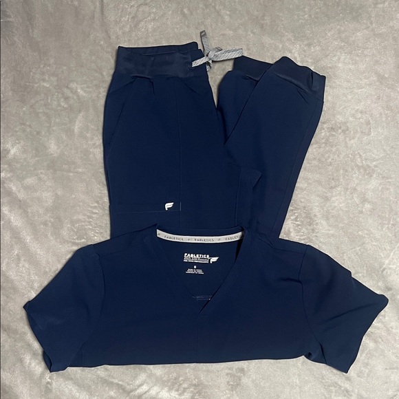 Fabletics scrub set Joggers - Picture 1 of 5